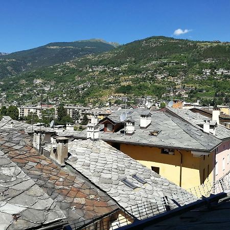Appartamento Nel Centro Storico Di Aosta Con Vista Sui Ghiacciai Eksteriør billede