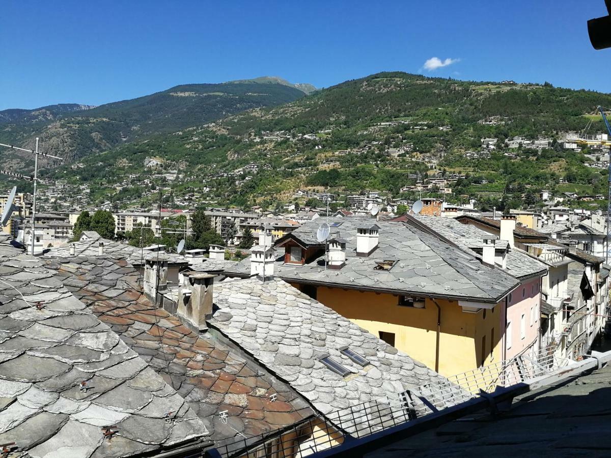 Appartamento Nel Centro Storico Di Aosta Con Vista Sui Ghiacciai Eksteriør billede