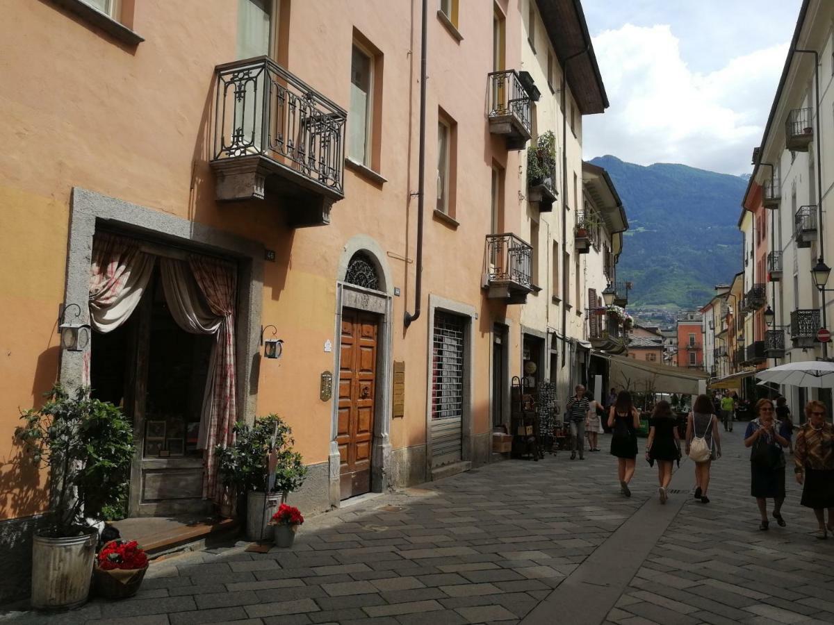 Appartamento Nel Centro Storico Di Aosta Con Vista Sui Ghiacciai Eksteriør billede